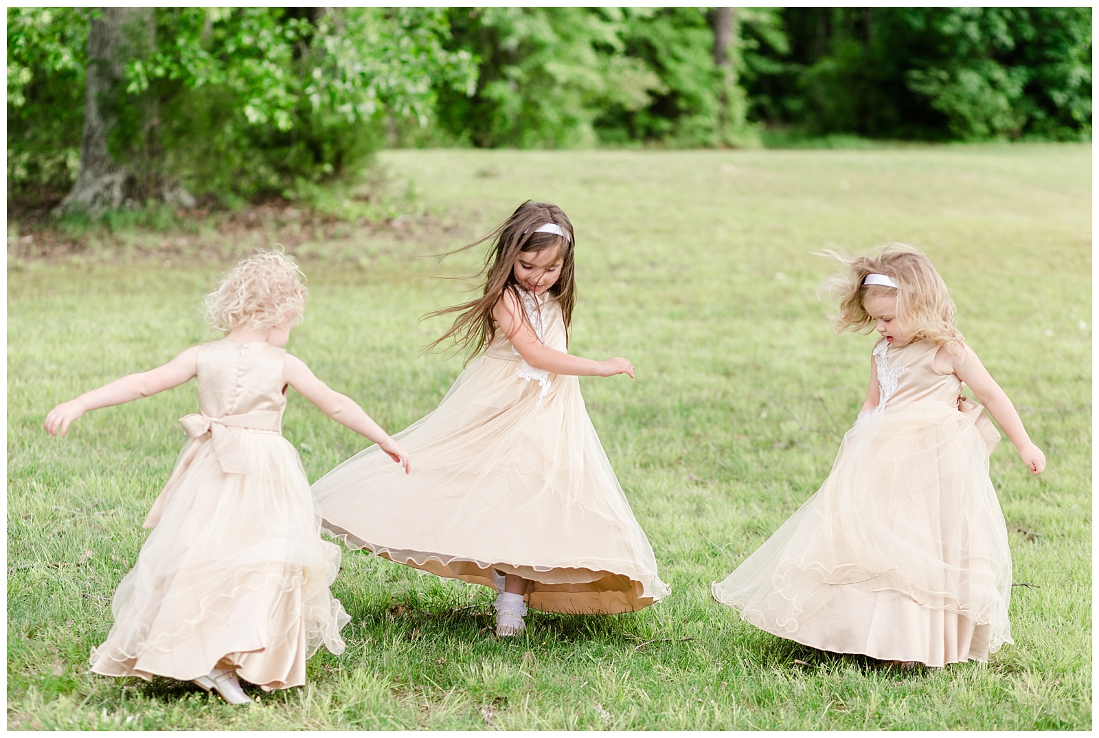 southern wedding with flower girls hugging and twirling in their flower girl dresses