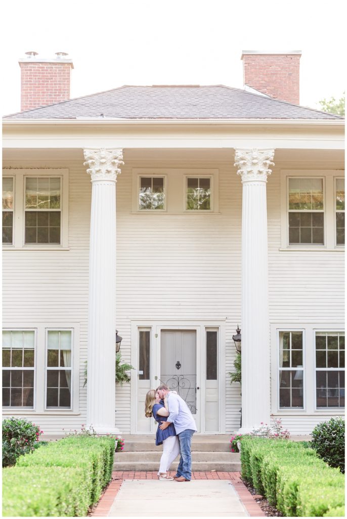 summer engagement session at plantation home in vineyard in huntsville alabama in navy outfits