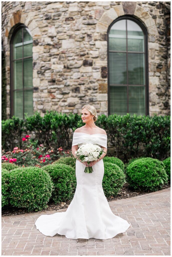 bride in front of ledges clubhouse in huntsville