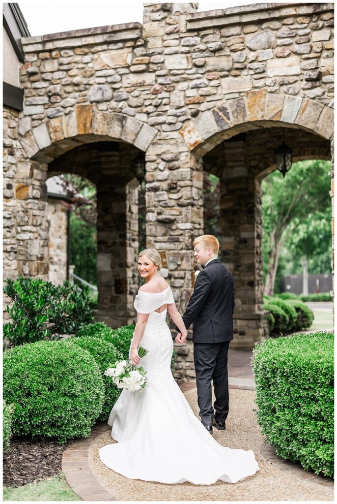 bride and groom at the ledges club huntsville