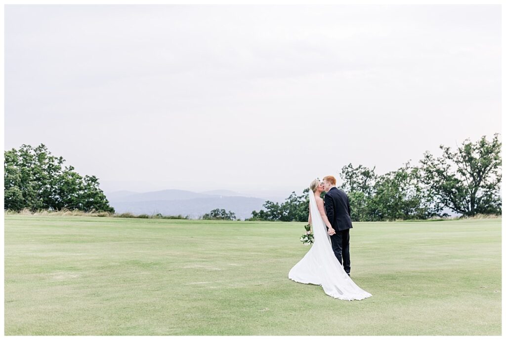 bride and groom at hole 18 at the ledges club