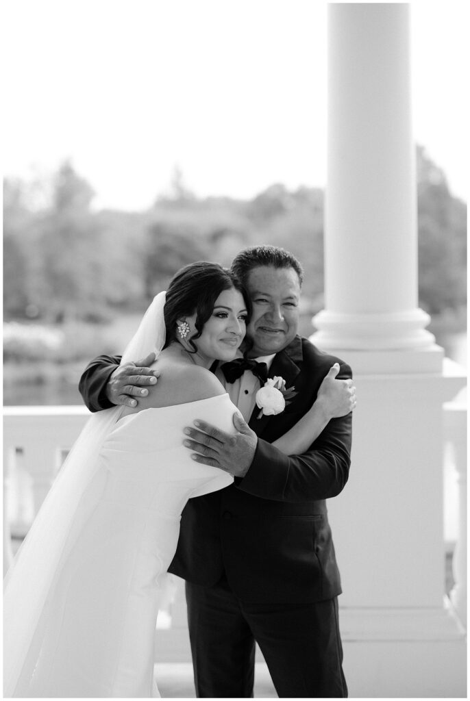bride and dad first look