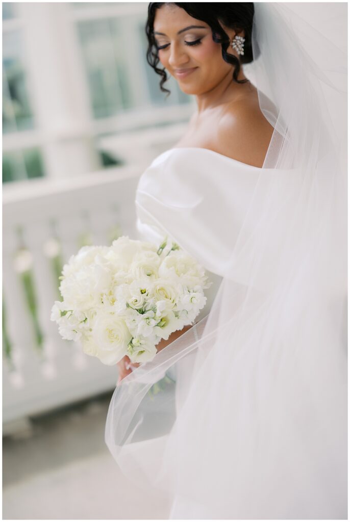 all white bridal bouquet