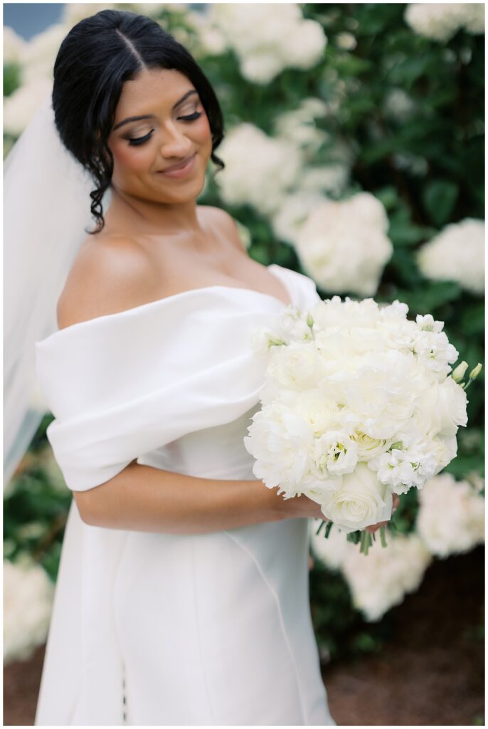 all white bridal bouquet