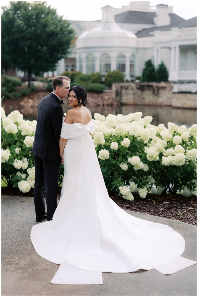 bride and groom picture at huntsville botanical garden
